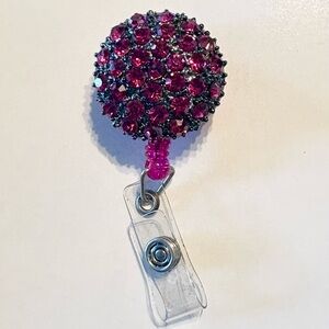 Retractable badge holder